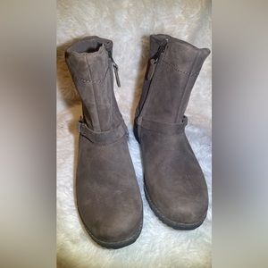 Eddie Bauer women’s Brown leather boots size 7